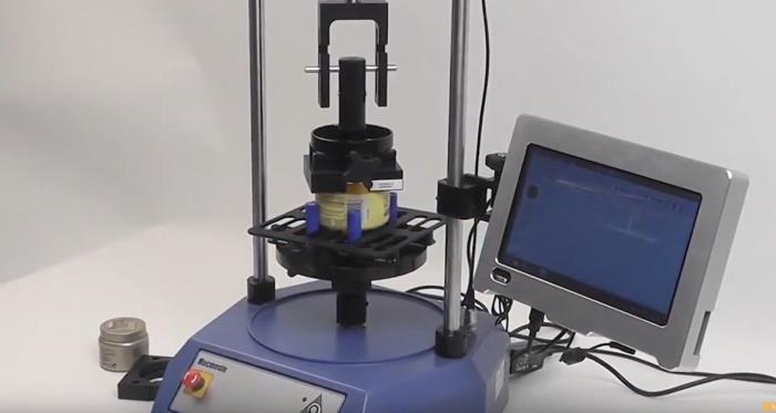 Testing opening torque of cosmetic containers with Mecmesin's Vortex-xt torque testing system